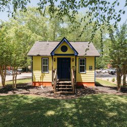 exterior view at Midwood Manor apartments Situated in the heart of the Southwest Marietta area at 2044 S Cobb Dr SE