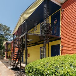 exterior view at Midwood Manor apartments Situated in the heart of the Southwest Marietta area at 2044 S Cobb Dr SE