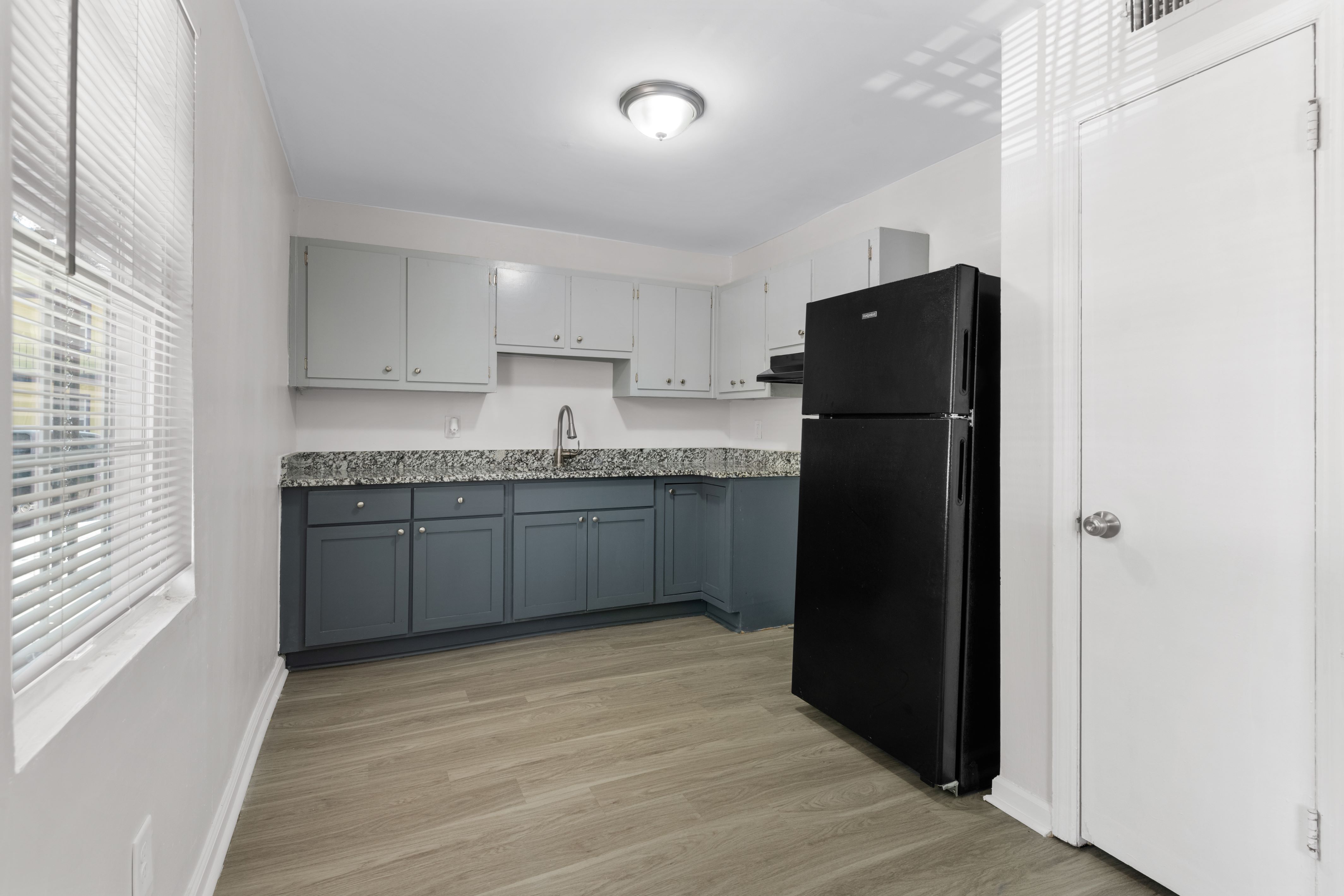 kitchen at Midwood Manor apartments Situated in the heart of the Southwest Marietta area at 2044 S Cobb Dr SE